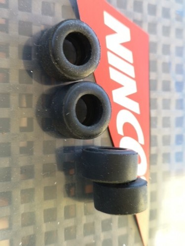 Slot 4 pneumatici - 1/32,